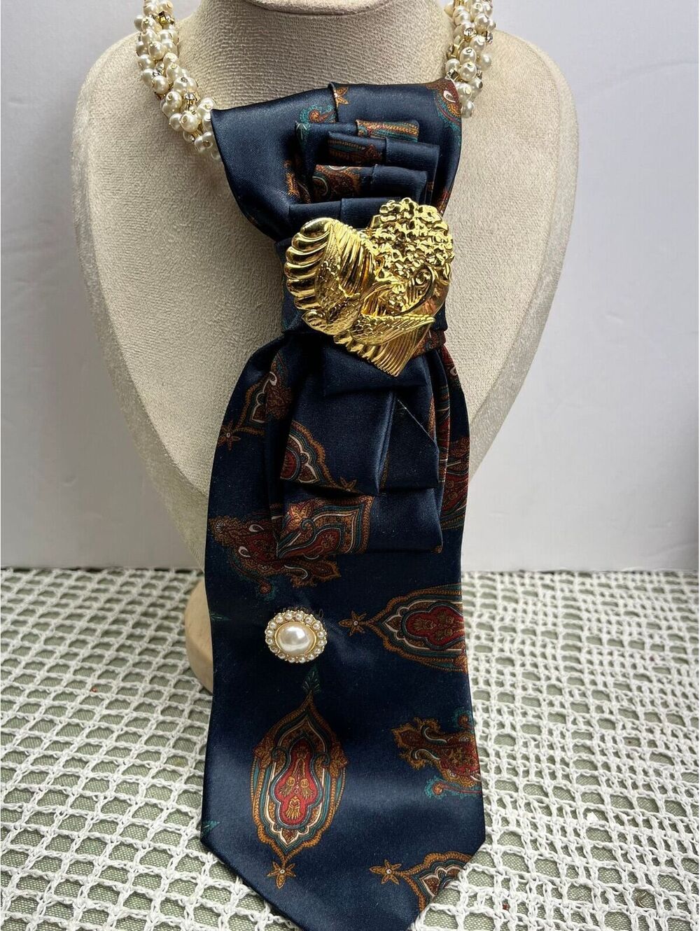 #515 Neck Tie Necklace Retro Blue Paisley Print Vintage Heart Brooch Old Money
